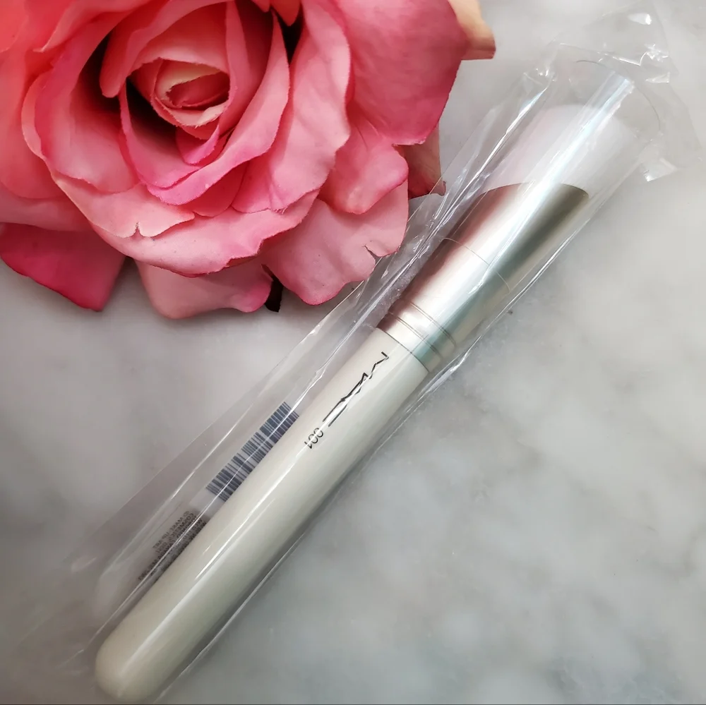 MAC Cosmetics 001 Skincare Makeup Brush